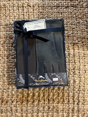 Tommy Bahama Black Leather Men’s Gloves with Knit Cuff.